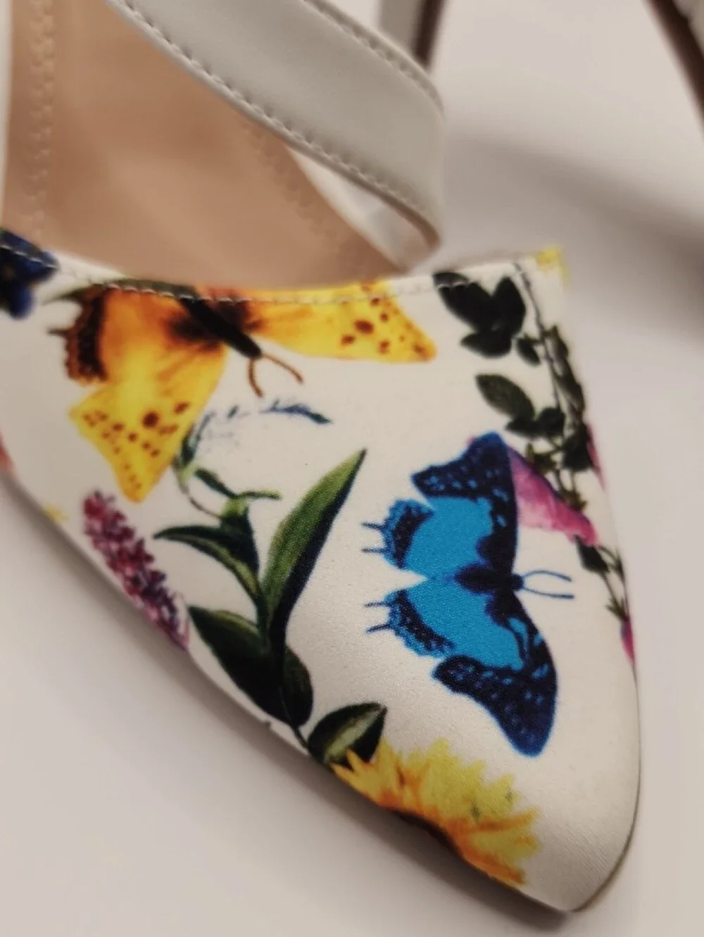 New Impo White Floral & Butterfly Pointed-Toe Slingback Heels